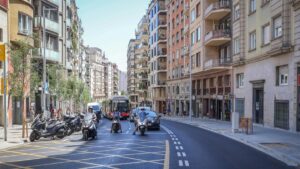 El calor extremo retrasa el estreno de la reforma de Balmes entre Mitre y plaza Molina
