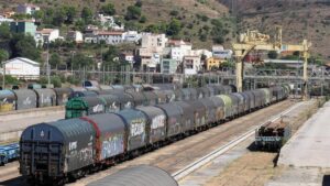 El Govern planifica cuatro terminales ferroviarias para avivar el exiguo transporte de mercancías