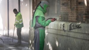 Barcelona espanta a muchos grafiteros redoblando el borrado de pintadas